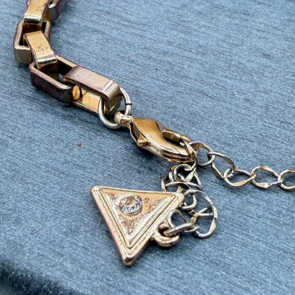 GUESS Gold Tone Chunky Geometric Link Chain Bracelet Logo Charm Adjustable Style